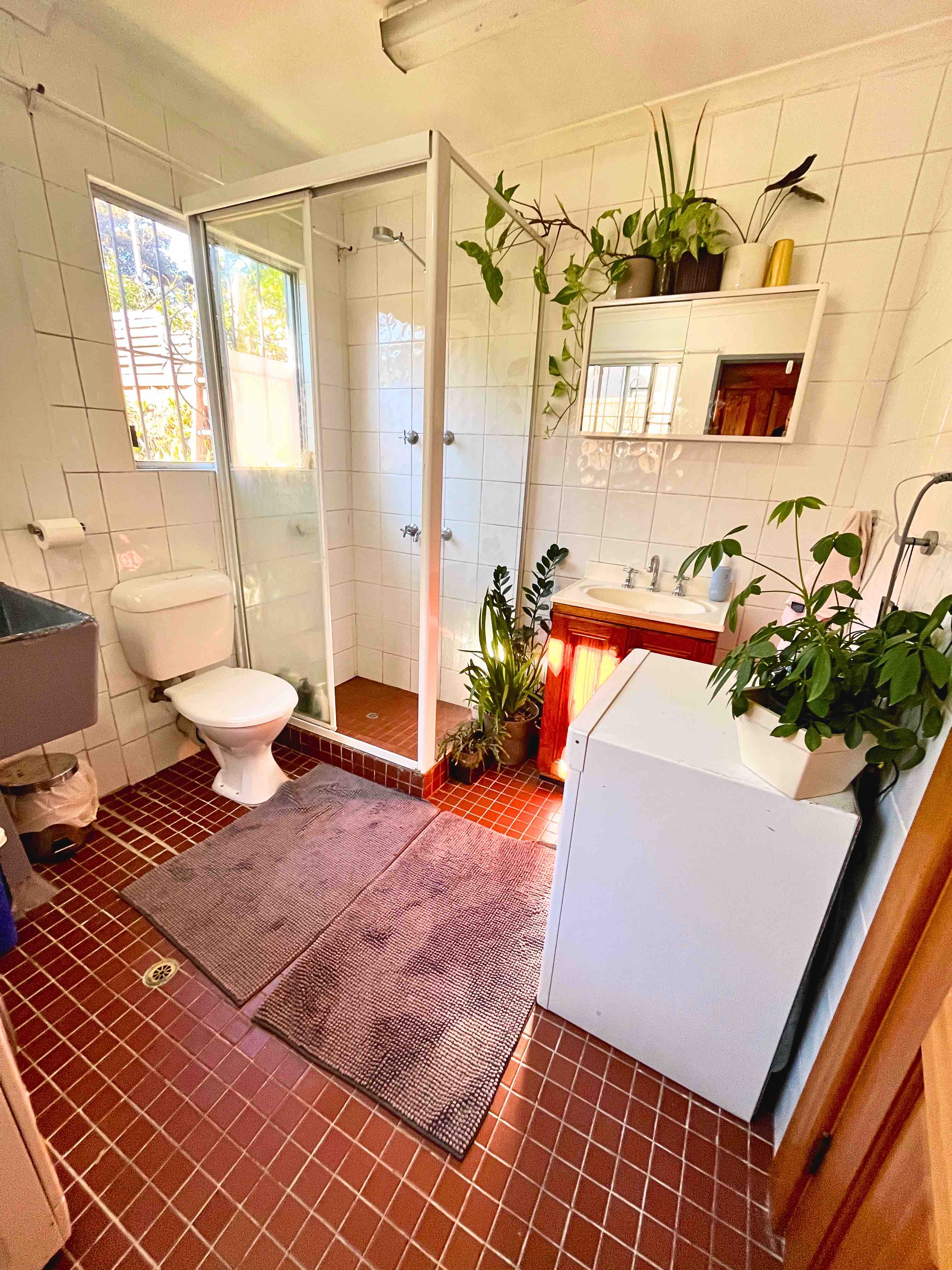 Sydney stay bathroom/laundry